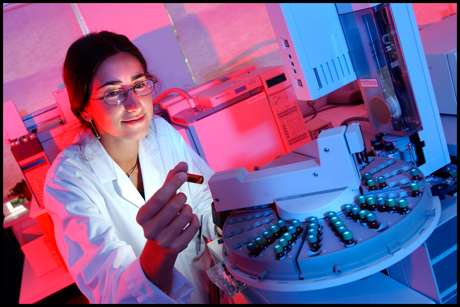 Analysts test water samples at the South West Water testing station, Countess Wear, Exeter. CLIENT: South West Water.