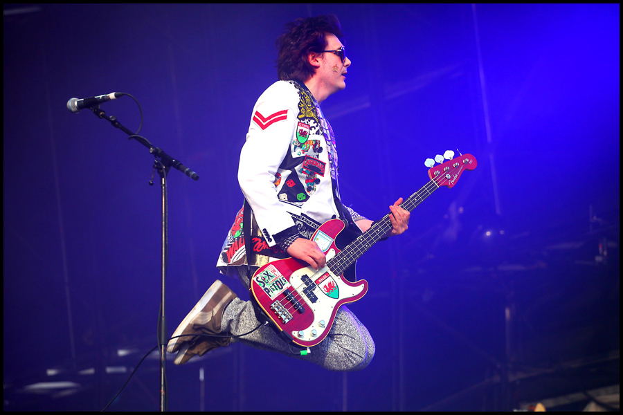 Nicky Wire (Bass) entertains the watching crowds at The Other Stage of the 2014 Glastonbury Festival.